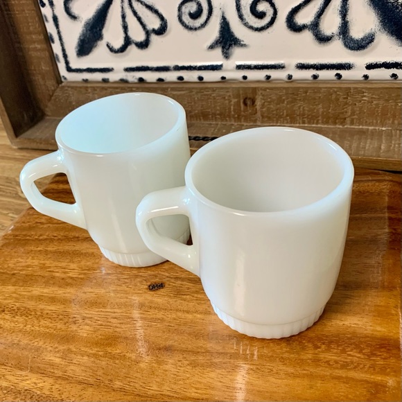 2~Anchor Hocking FireKing Milk Glass white Vintage Coffee Cup Ovenproof D Handle - Picture 5 of 9